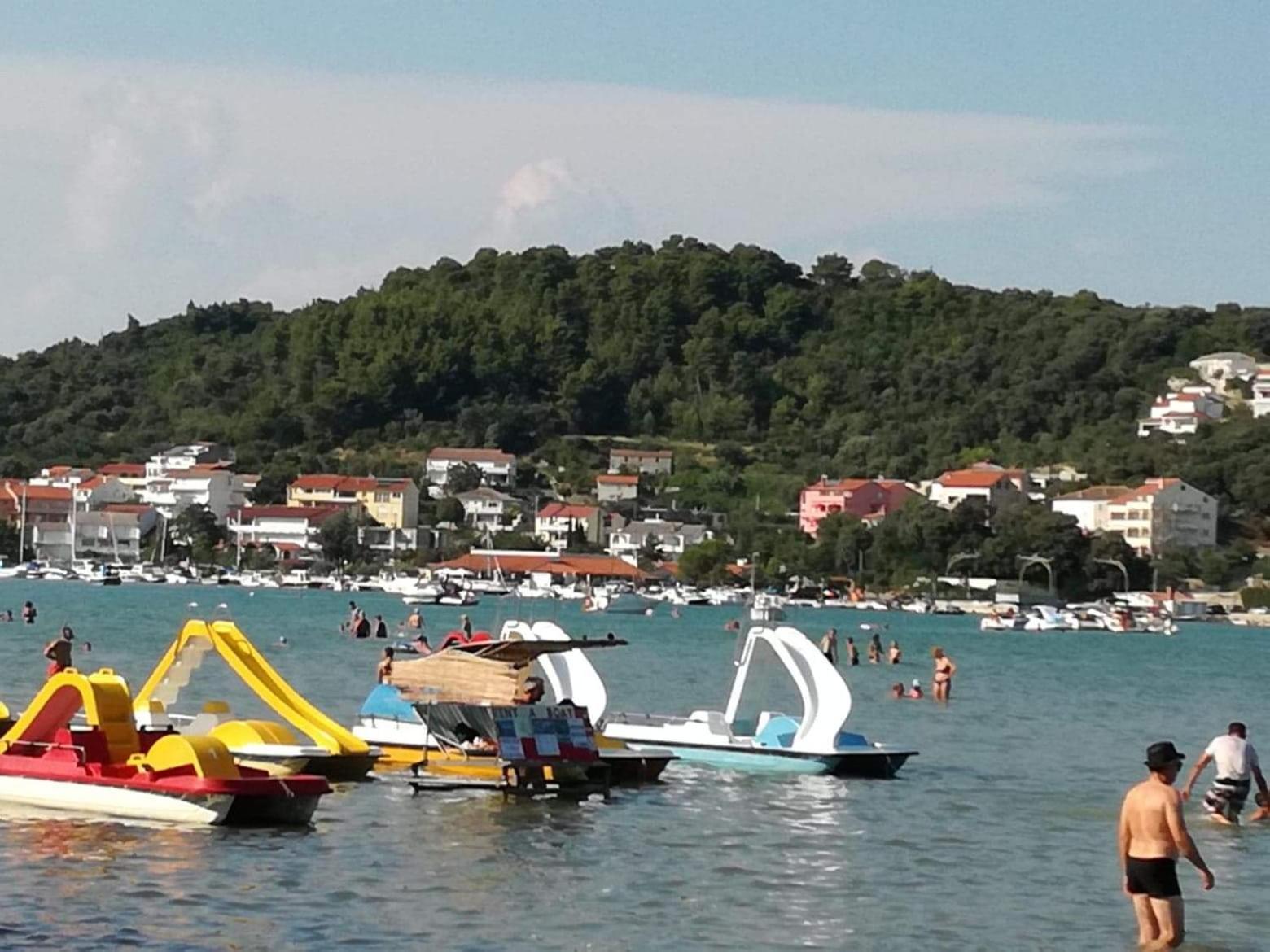 Apartman Larisa Daire Kampor Dış mekan fotoğraf