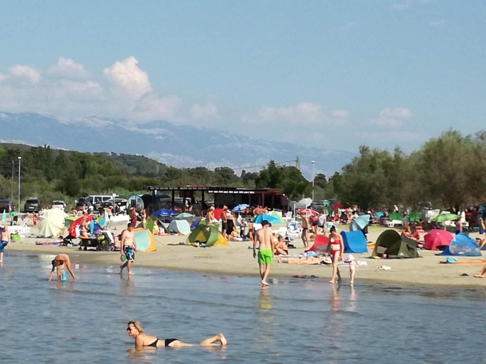Apartman Larisa Daire Kampor Dış mekan fotoğraf