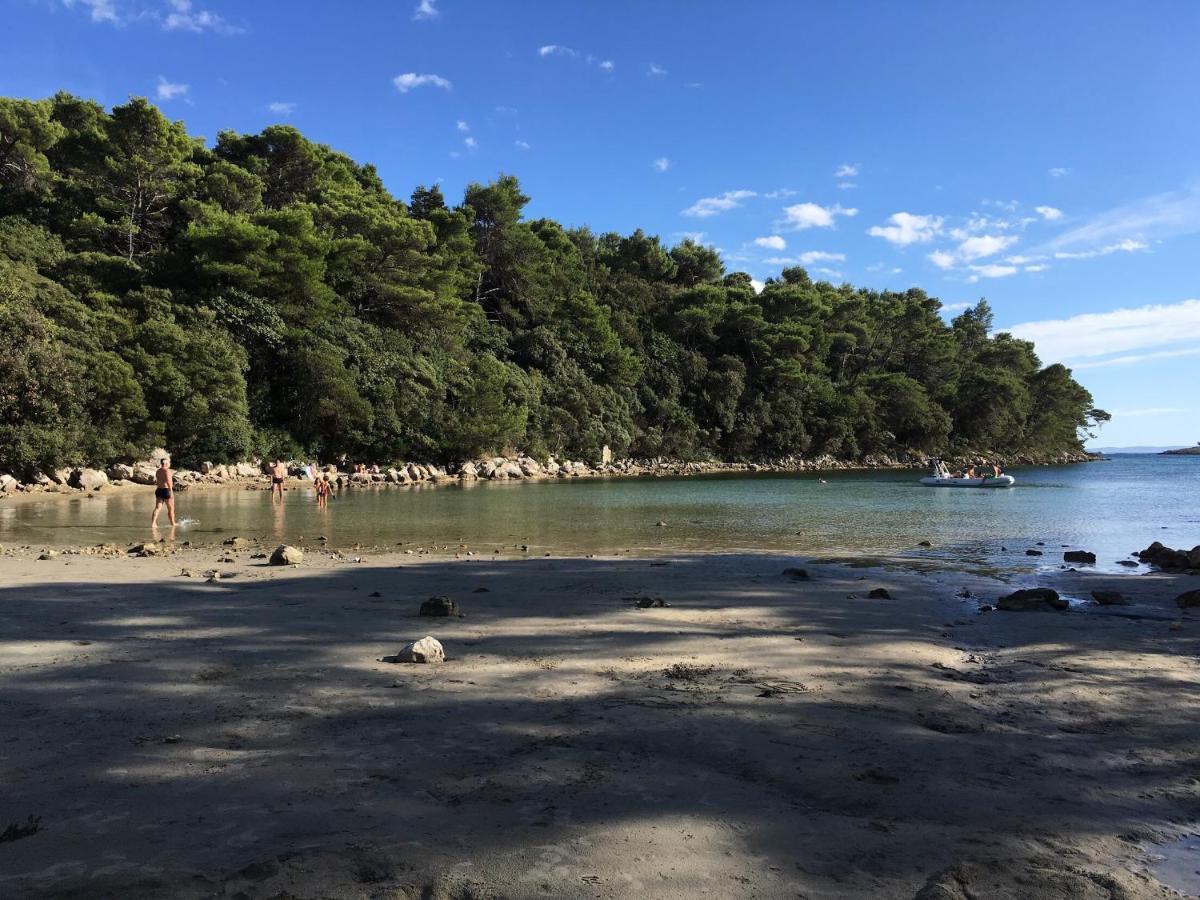 Apartman Larisa Daire Kampor Dış mekan fotoğraf