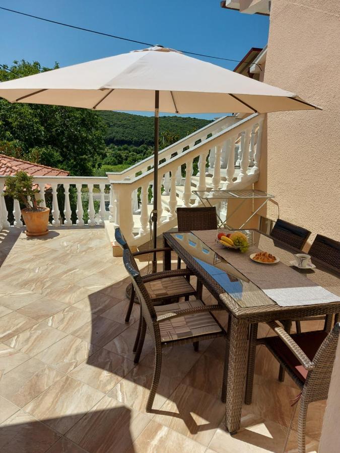 Apartman Larisa Daire Kampor Dış mekan fotoğraf