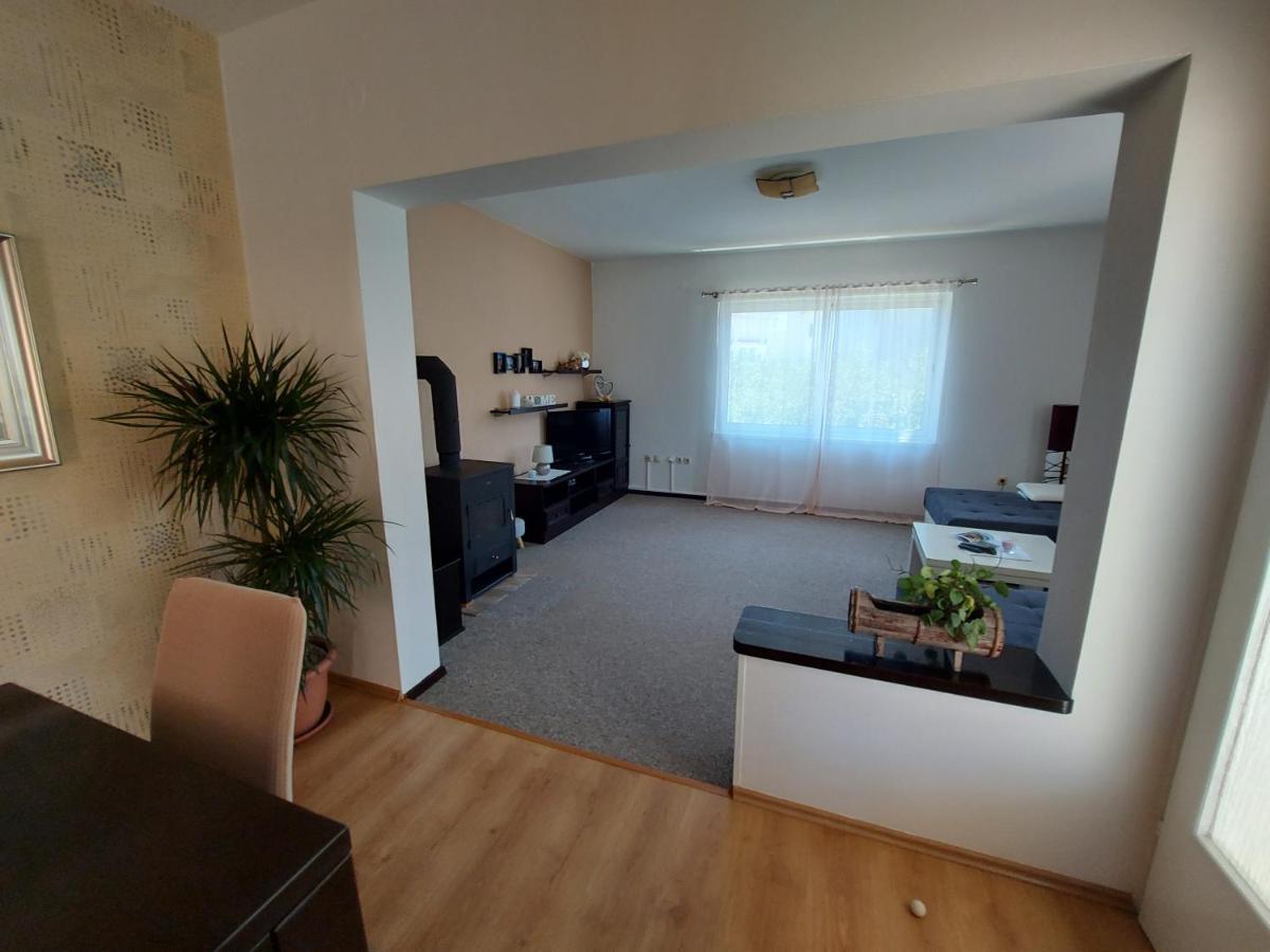 Apartman Larisa Daire Kampor Dış mekan fotoğraf