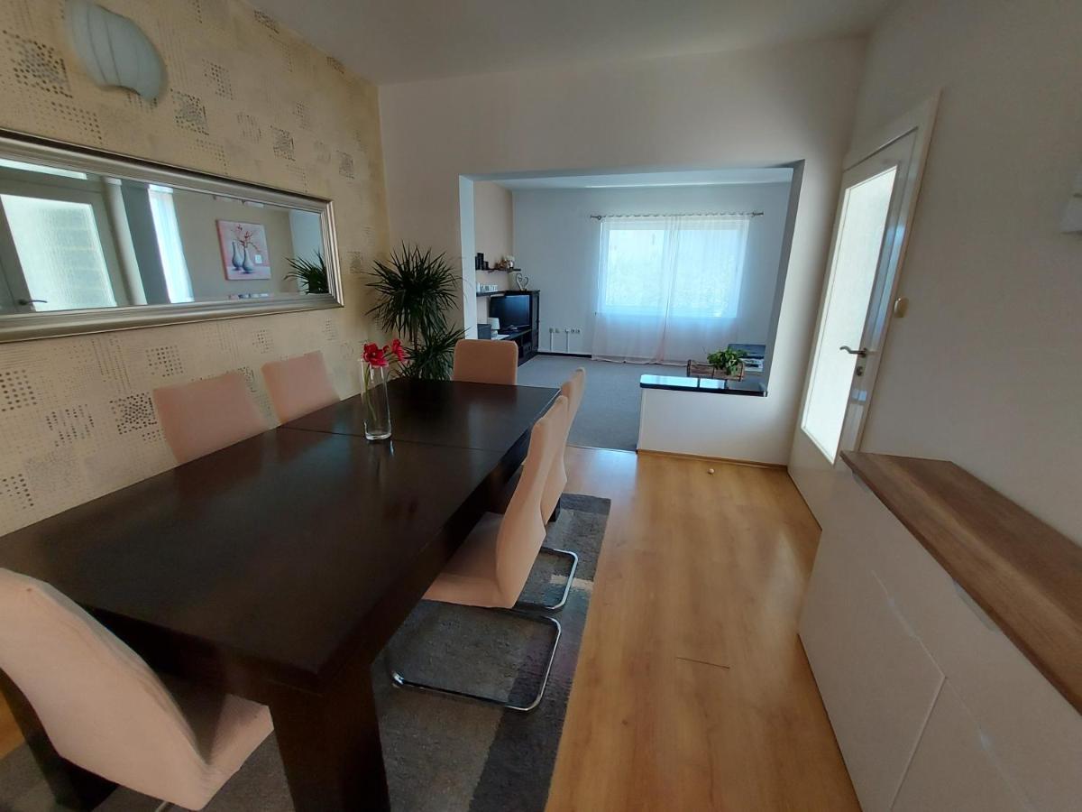 Apartman Larisa Daire Kampor Dış mekan fotoğraf