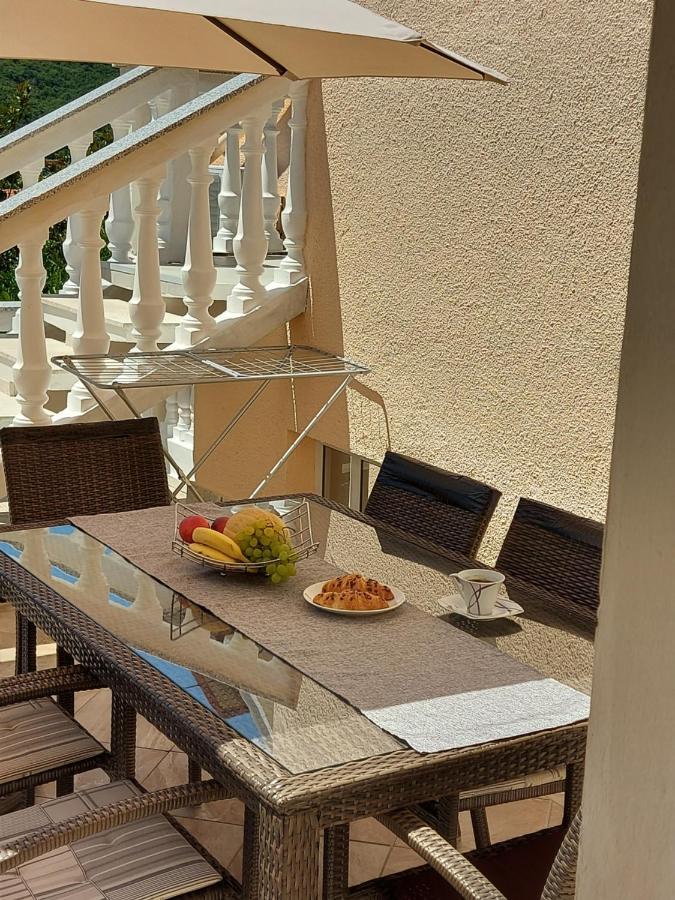 Apartman Larisa Daire Kampor Dış mekan fotoğraf
