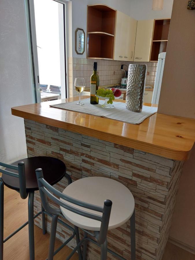 Apartman Larisa Daire Kampor Dış mekan fotoğraf