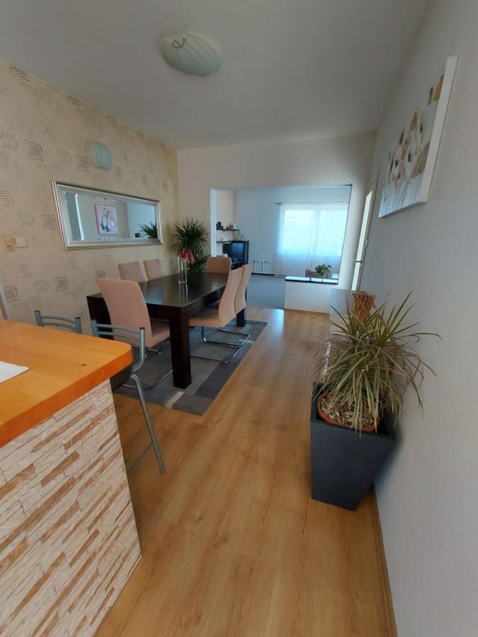 Apartman Larisa Daire Kampor Dış mekan fotoğraf