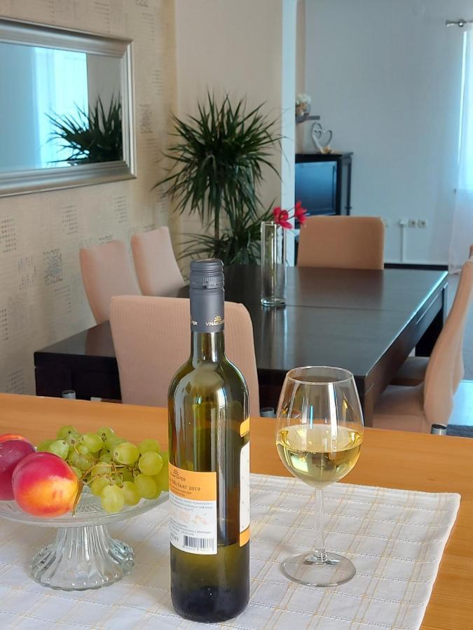 Apartman Larisa Daire Kampor Dış mekan fotoğraf