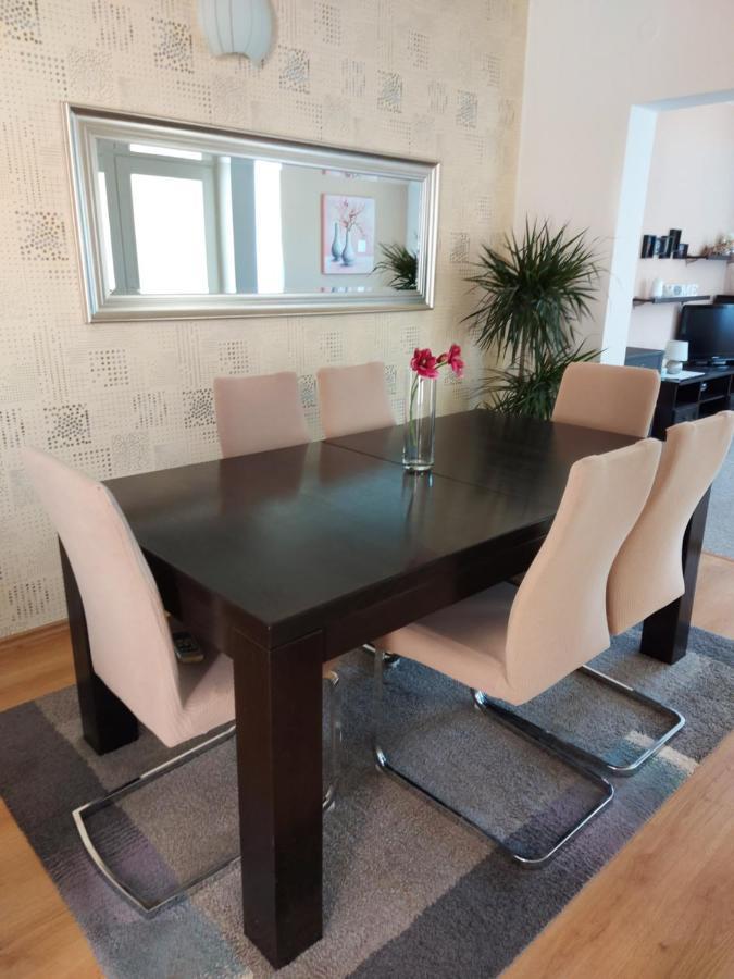Apartman Larisa Daire Kampor Dış mekan fotoğraf