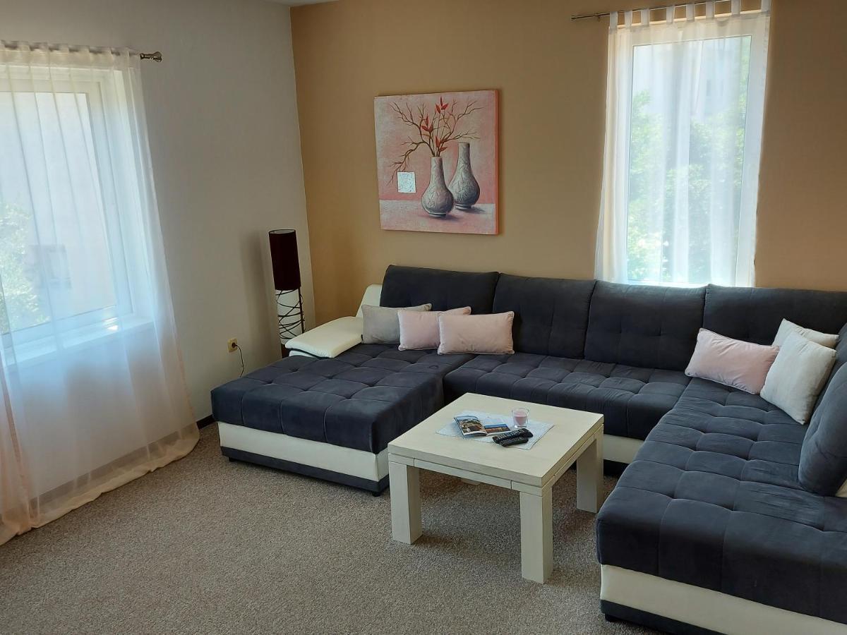 Apartman Larisa Daire Kampor Dış mekan fotoğraf