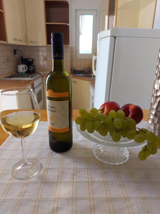 Apartman Larisa Daire Kampor Dış mekan fotoğraf