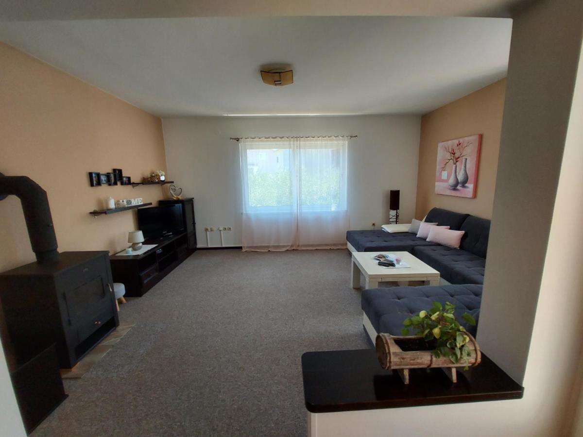 Apartman Larisa Daire Kampor Dış mekan fotoğraf