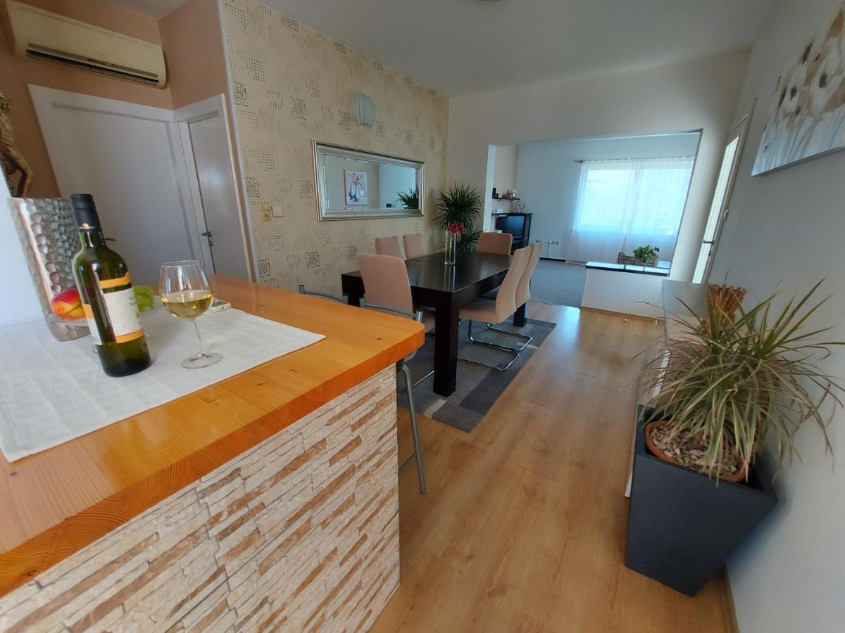 Apartman Larisa Daire Kampor Dış mekan fotoğraf