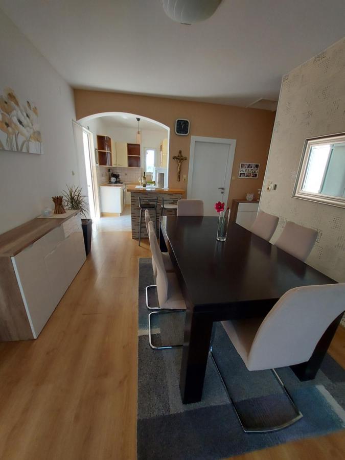 Apartman Larisa Daire Kampor Dış mekan fotoğraf