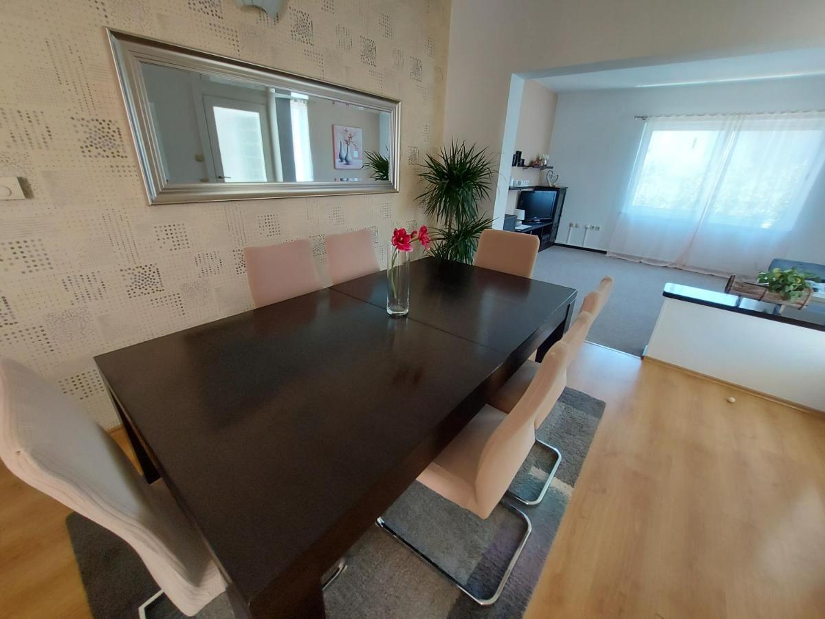Apartman Larisa Daire Kampor Dış mekan fotoğraf