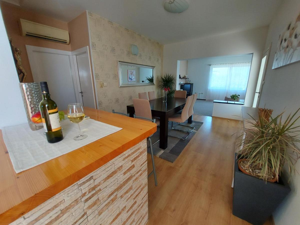 Apartman Larisa Daire Kampor Dış mekan fotoğraf