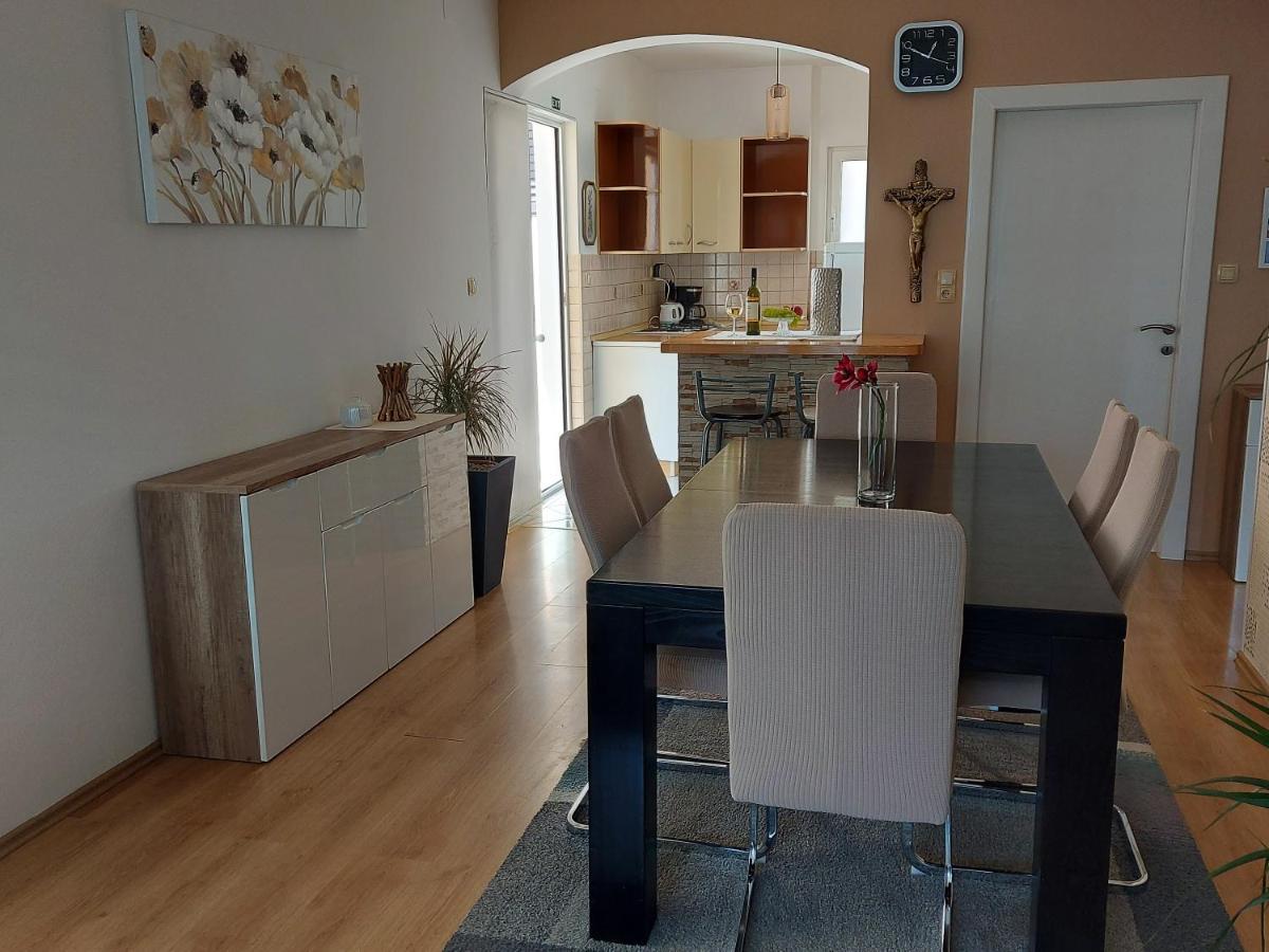 Apartman Larisa Daire Kampor Dış mekan fotoğraf