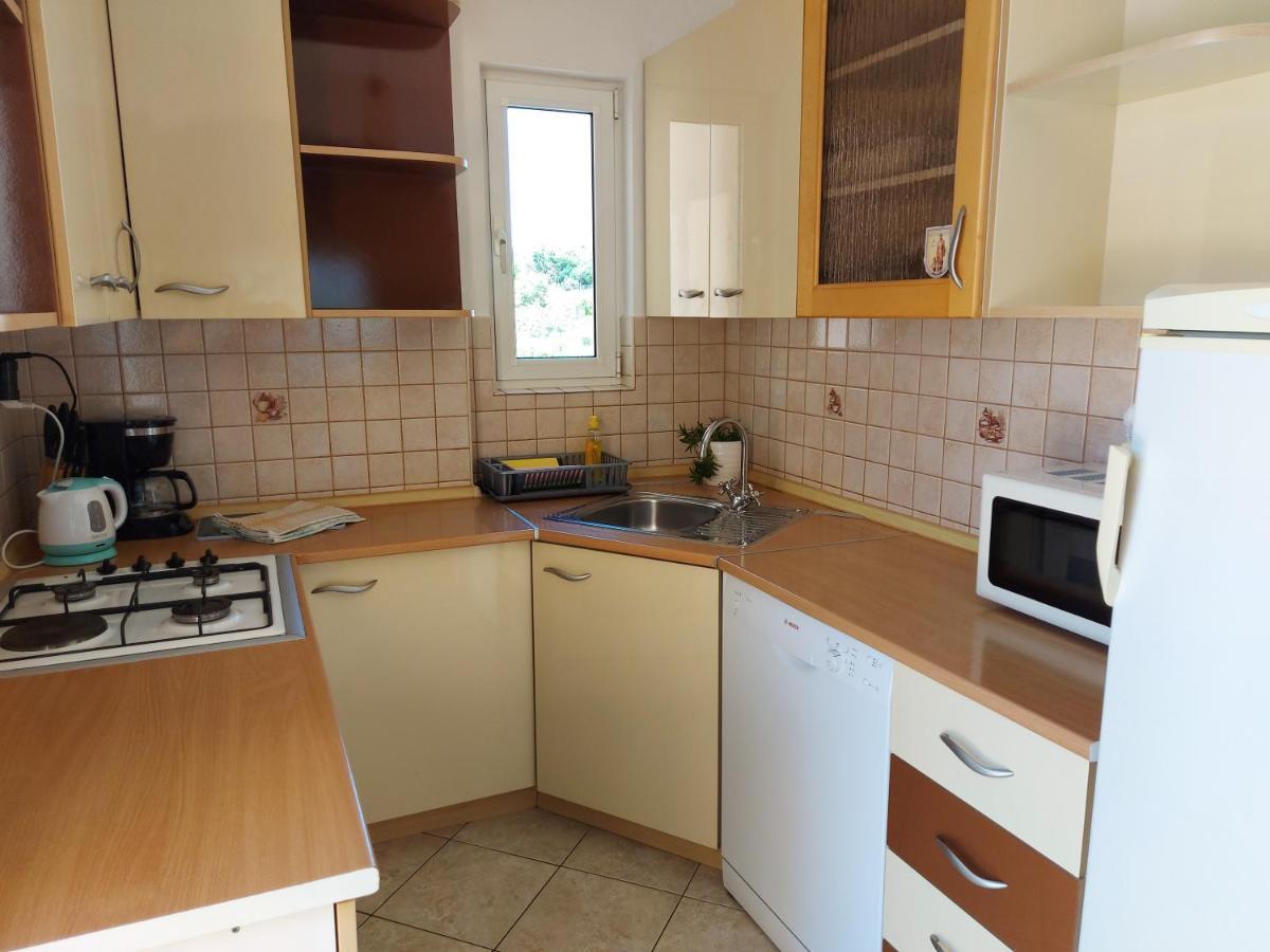 Apartman Larisa Daire Kampor Dış mekan fotoğraf