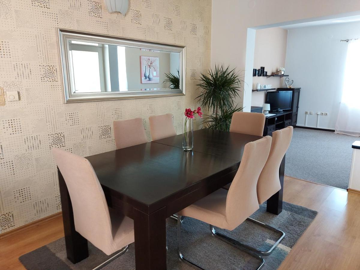 Apartman Larisa Daire Kampor Dış mekan fotoğraf