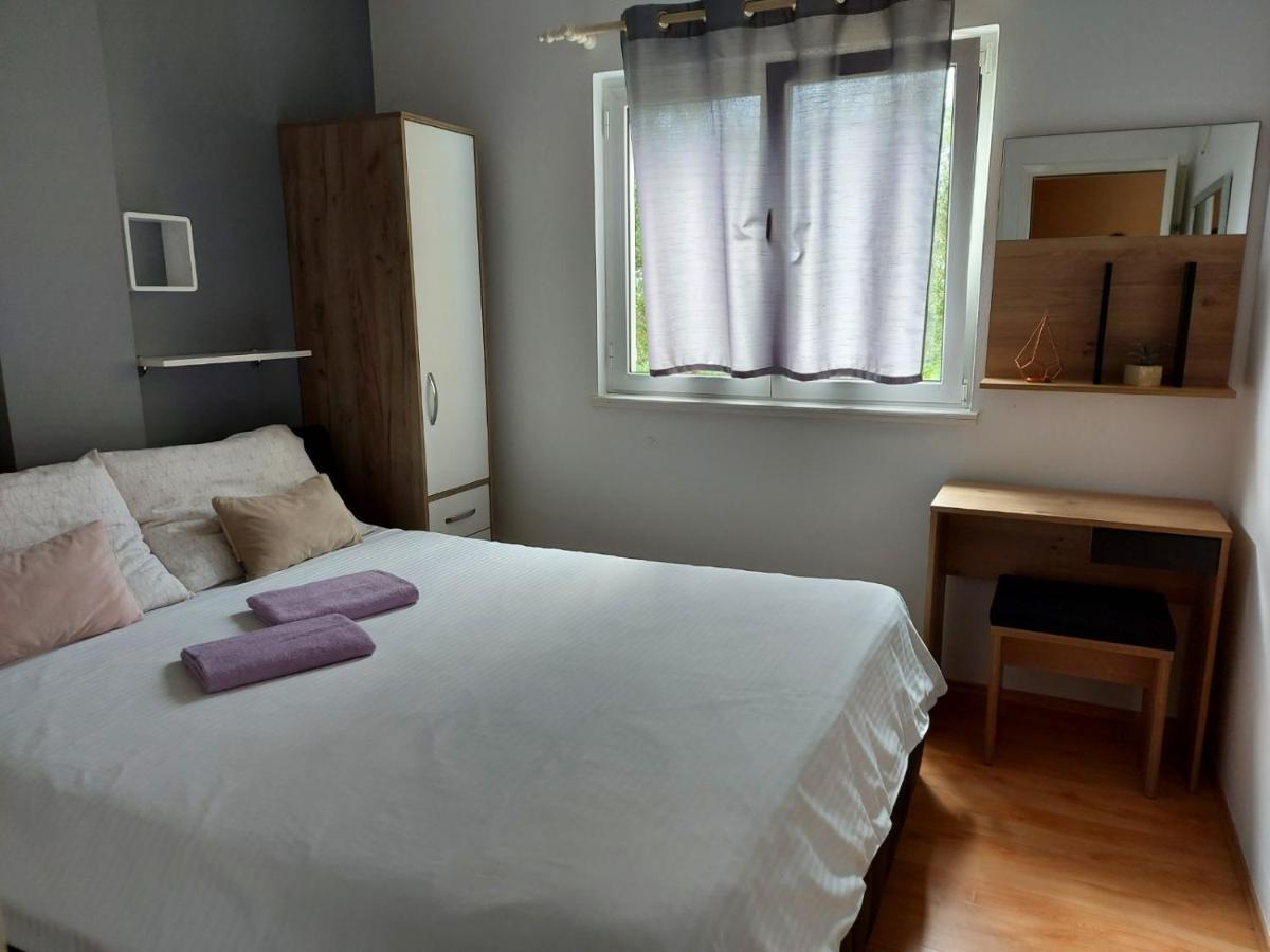 Apartman Larisa Daire Kampor Dış mekan fotoğraf
