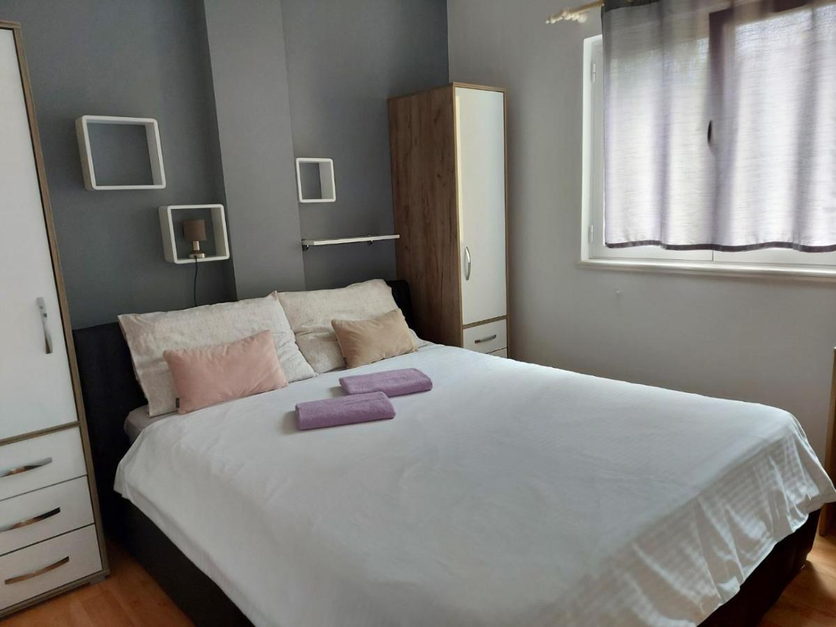 Apartman Larisa Daire Kampor Dış mekan fotoğraf