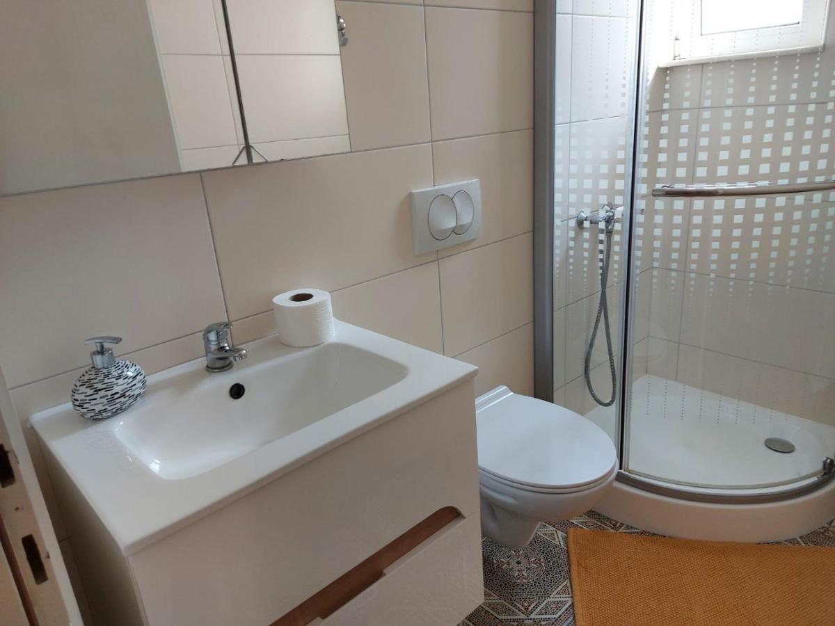 Apartman Larisa Daire Kampor Dış mekan fotoğraf