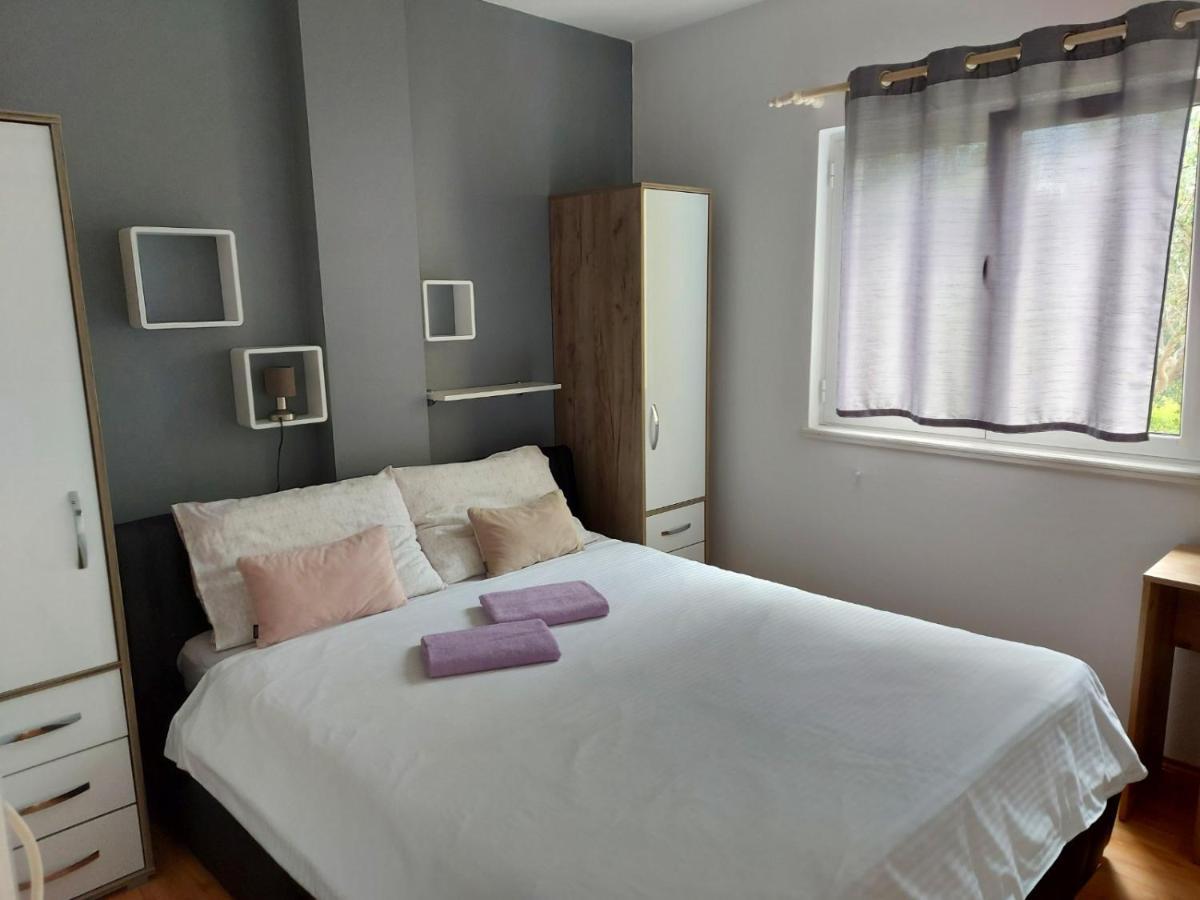 Apartman Larisa Daire Kampor Dış mekan fotoğraf