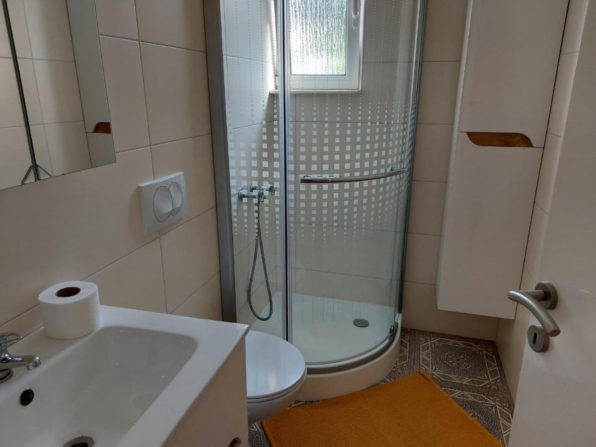 Apartman Larisa Daire Kampor Dış mekan fotoğraf