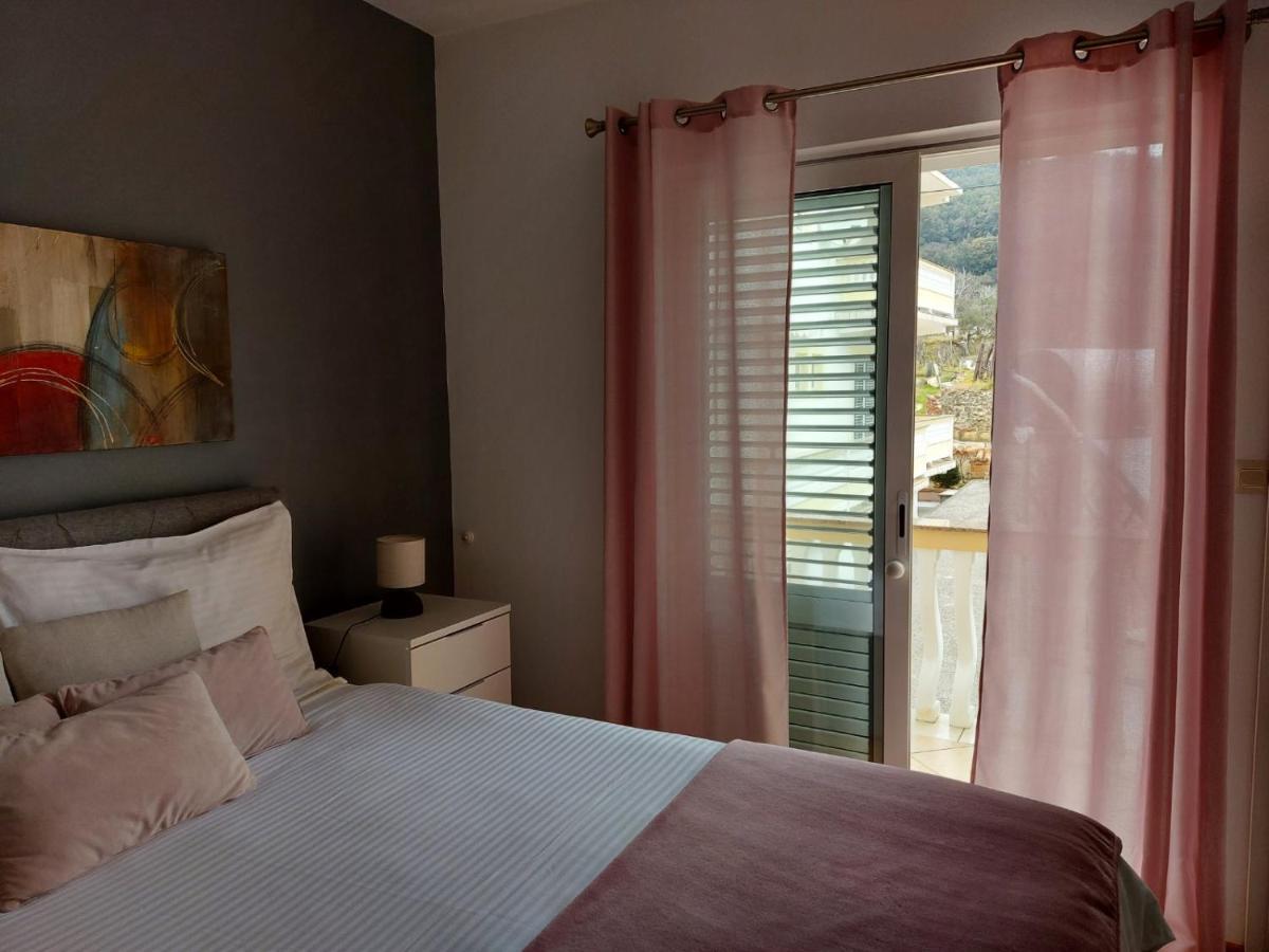 Apartman Larisa Daire Kampor Dış mekan fotoğraf